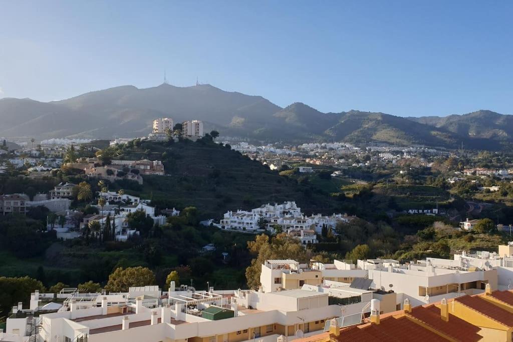 Ferienwohnung Luxury Penthouse With Sea&Mountain Views & Hot Tub - Tranquility & Rest Benalmádena Exterior foto