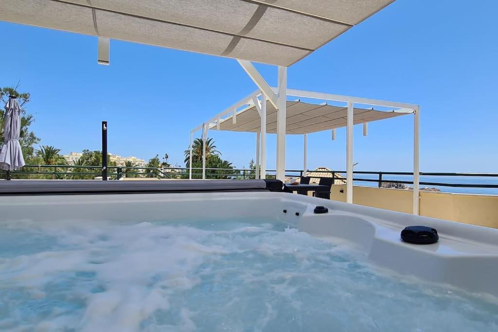 Ferienwohnung Luxury Penthouse With Sea&Mountain Views & Hot Tub - Tranquility & Rest Benalmádena Exterior foto
